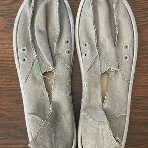 NEW Sanuk Canvas Slip-On Flats in Sage: Sz 10